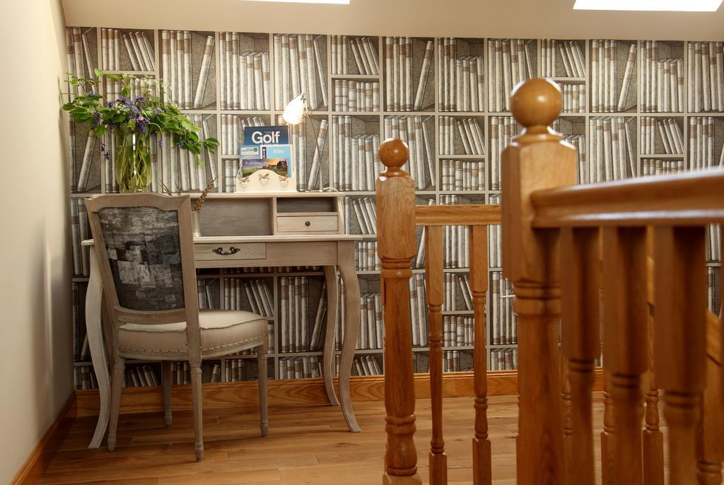 Hawkswood House And The Roundel Peat Inn Room photo